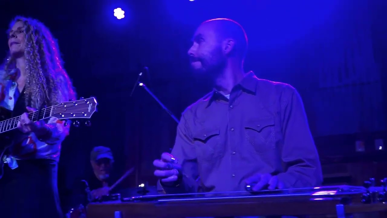 Half Broke Horses - Angel From Montgomery, Live