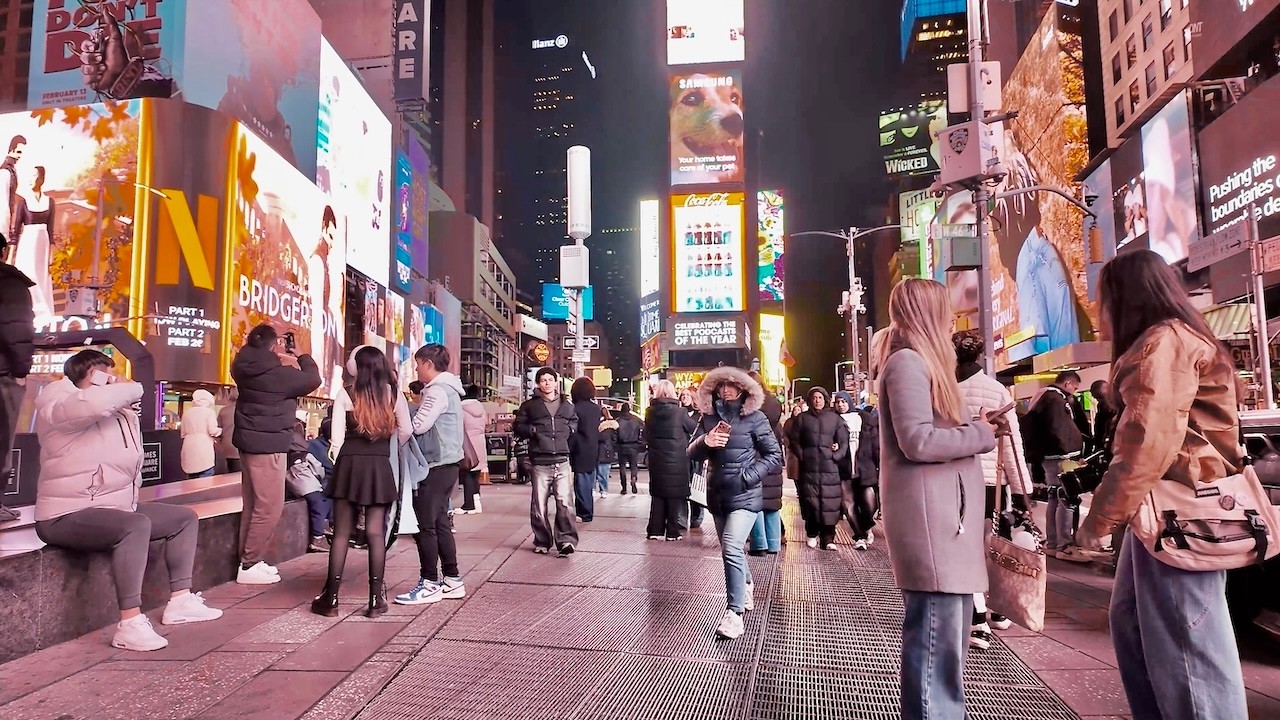 Times Square Winter Before Midnight Atmosphere | NYC Walking Tour 2026