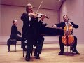 Capture de la vidéo J. Brahms: Piano Trios. Suk Trio.