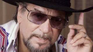 Waylon Jennings sings Elvis'  That's Alright/My Baby Left Me chords