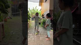 Download Lagu Kepleset kulit pisang #funny #comedy #ngakak #trending MP3