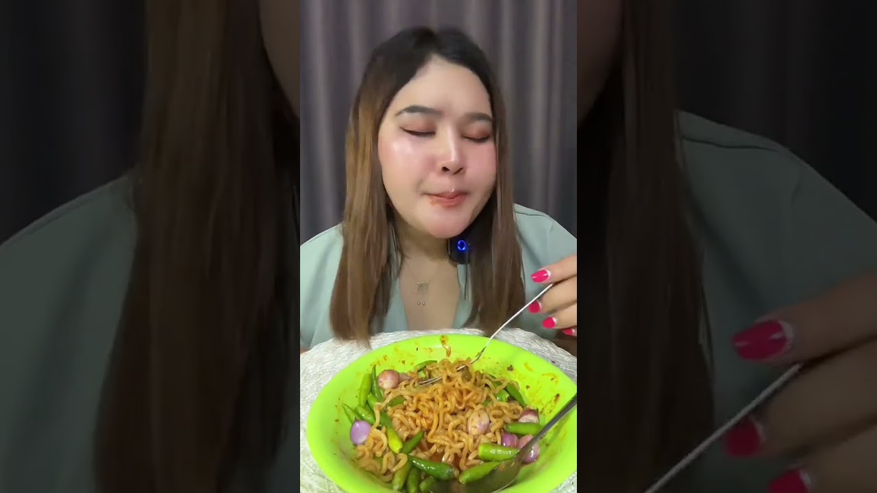 Syeger banget‼️Cuaca lagi dingin enaknya makan mie kuah / mie goreng pake toping cabe yang banyak🔥