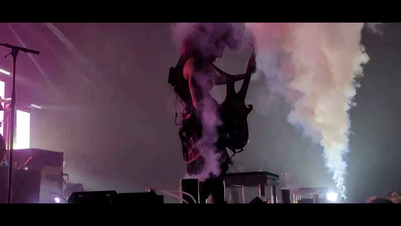 Skillet - Feel Invincible (live techport)