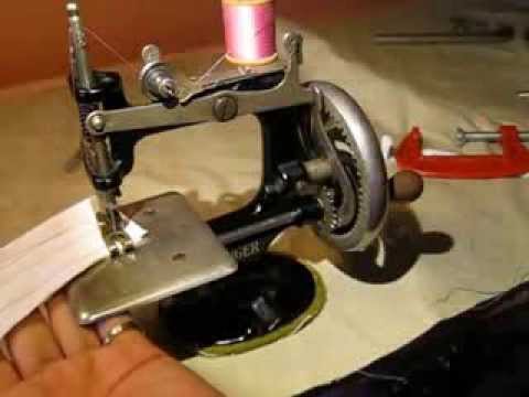 MINIATURE SINGER SEWING MACHINE SEWS NEAT YouTube Extraordinary Miniature Singer Sewing Machine MINIATURE SINGER SEWING MACHINE SEWS NEAT YouTube Extraordinary Miniature Singer Sewing Machine
