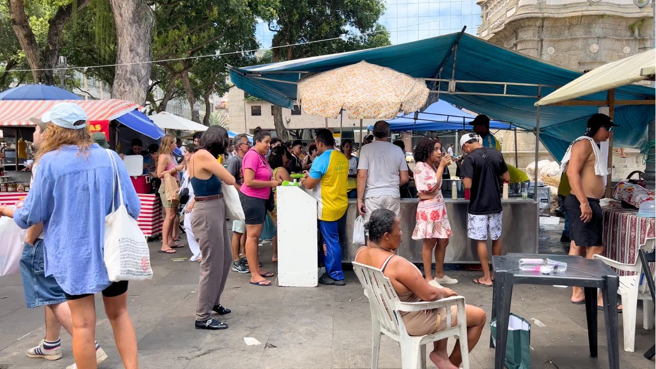 Antique Fair and Thrift Shop at Praça XV: The Paradise of Relics in Rio de Janeiro