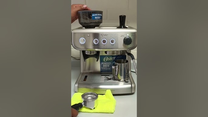 Cafetera para espresso Oster® Perfect Brew 15 bar molino integrado  BVSTEM7300 - Oster