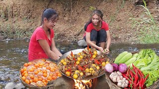 Wow Tasty Chicken Yummy! Cooking Spicy Chicken with eggs and Eating for jungle food
