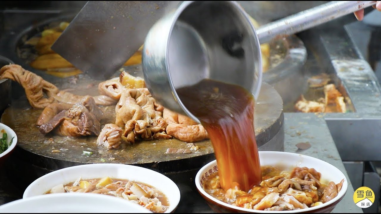 北京30年卤煮火烧，一碗肥肠、五花肉40元！浇一勺卤汤，当下酒菜