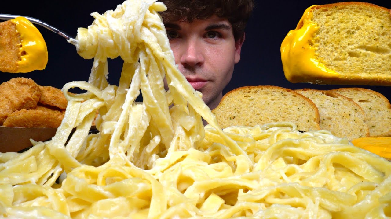 ASMR MUKBANG CHEESY FETTUCINE ALFREDO PASTA & CHICKEN NUGGETS & GARLIC BREAD | WITH CHEESE SAUCE