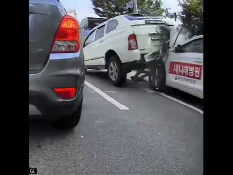 야간 고속도로에서 서있던 남성을 쳤습니다. - 보배드림 블랙박스