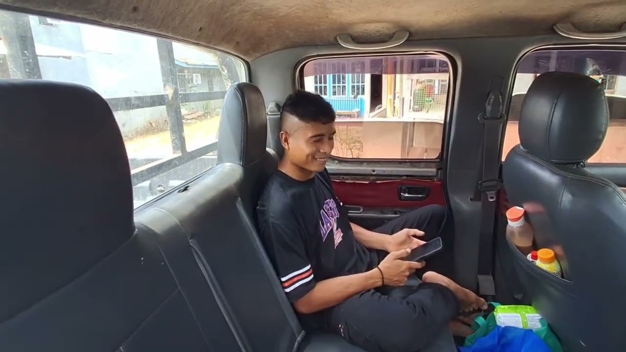 Perjalan berburu ke kampunv Dayak