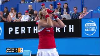 Federer accidentally gets hit by Bencic - Mastercard Hopman Cup 2017