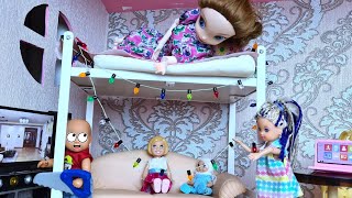 БОЛЬШАЯ ПЕРЕСТАНОВКА🤣🤣🤣 Катя и Макс веселая семейка! ЖИВЫЕ Куклы Барби истории Даринелка ТВ