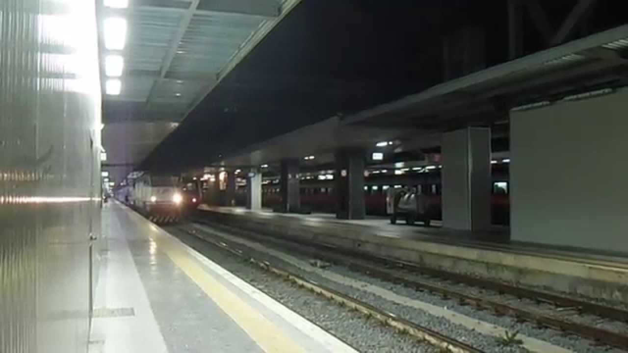 E656.289 + E656.018 in partenza con l' ICN 1955 Roma Termini - Siracusa/Palermo Centrale