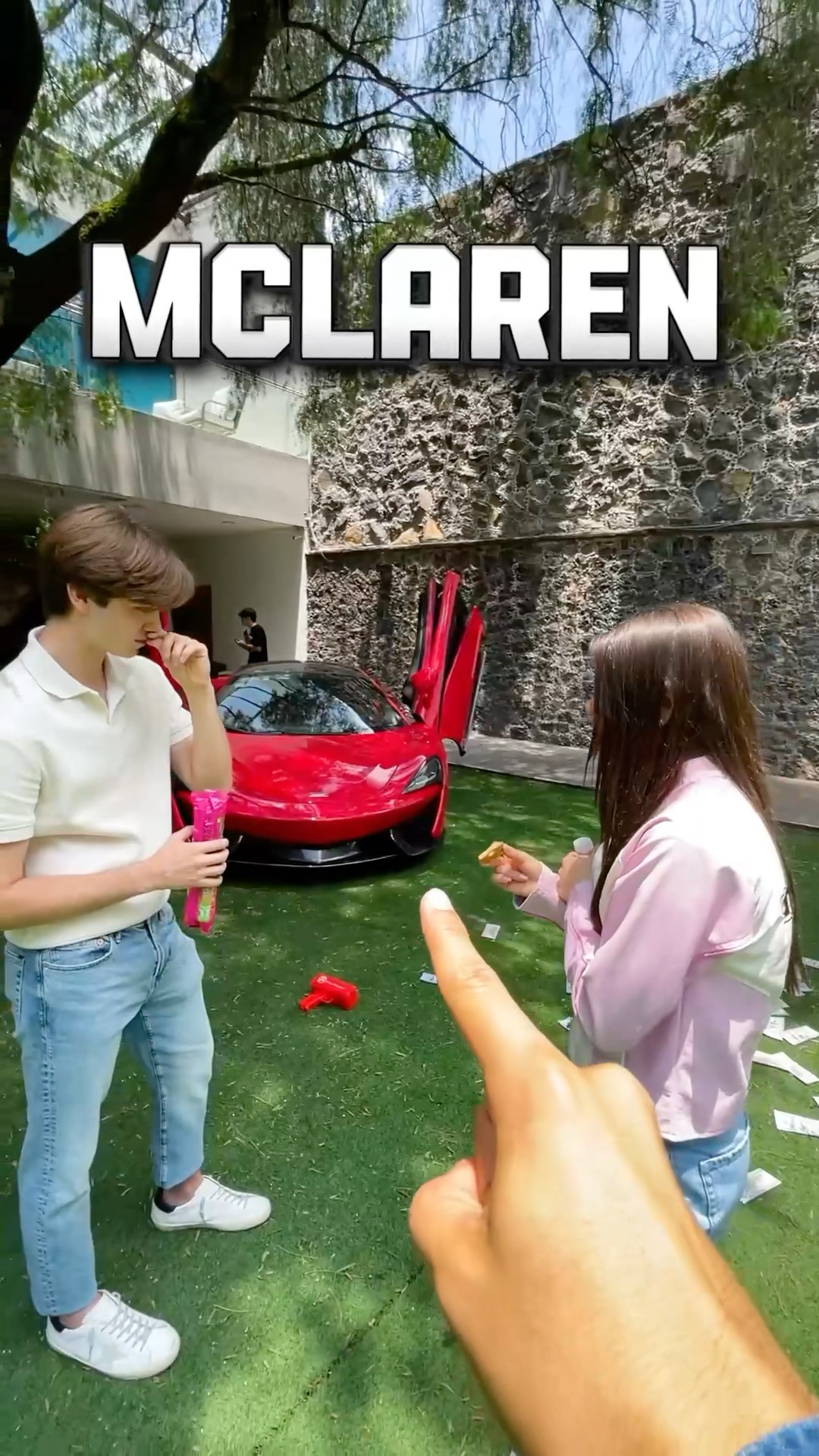El Último en Moverse se Gana el Carro