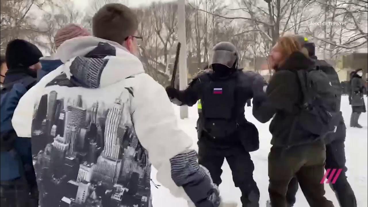 Нападение на омон. Нападения на мирных граждан. Россияне на митинге.