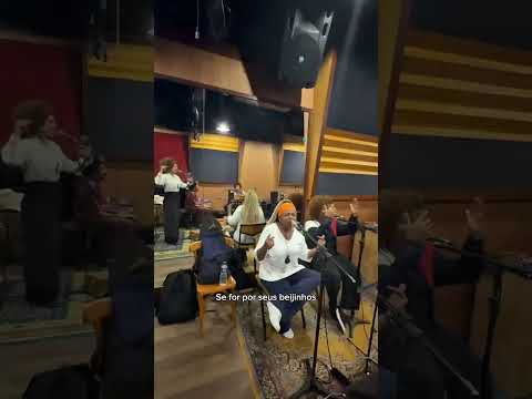 Já pensando e vivendo o São João, os autores da música e a época dela. Nada é antigo quando é atual.