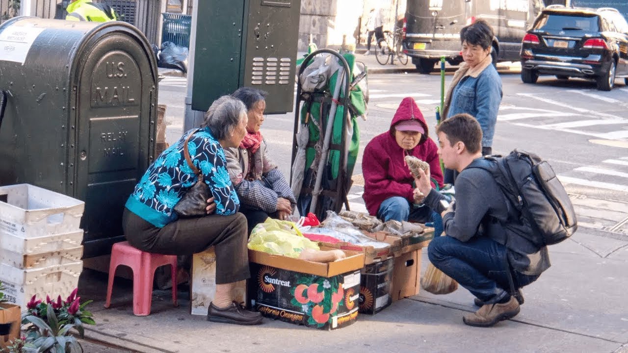 チャイナタウンにて アメリカ人がペラペラ中国語を喋ったら 大変なことになった Youtube