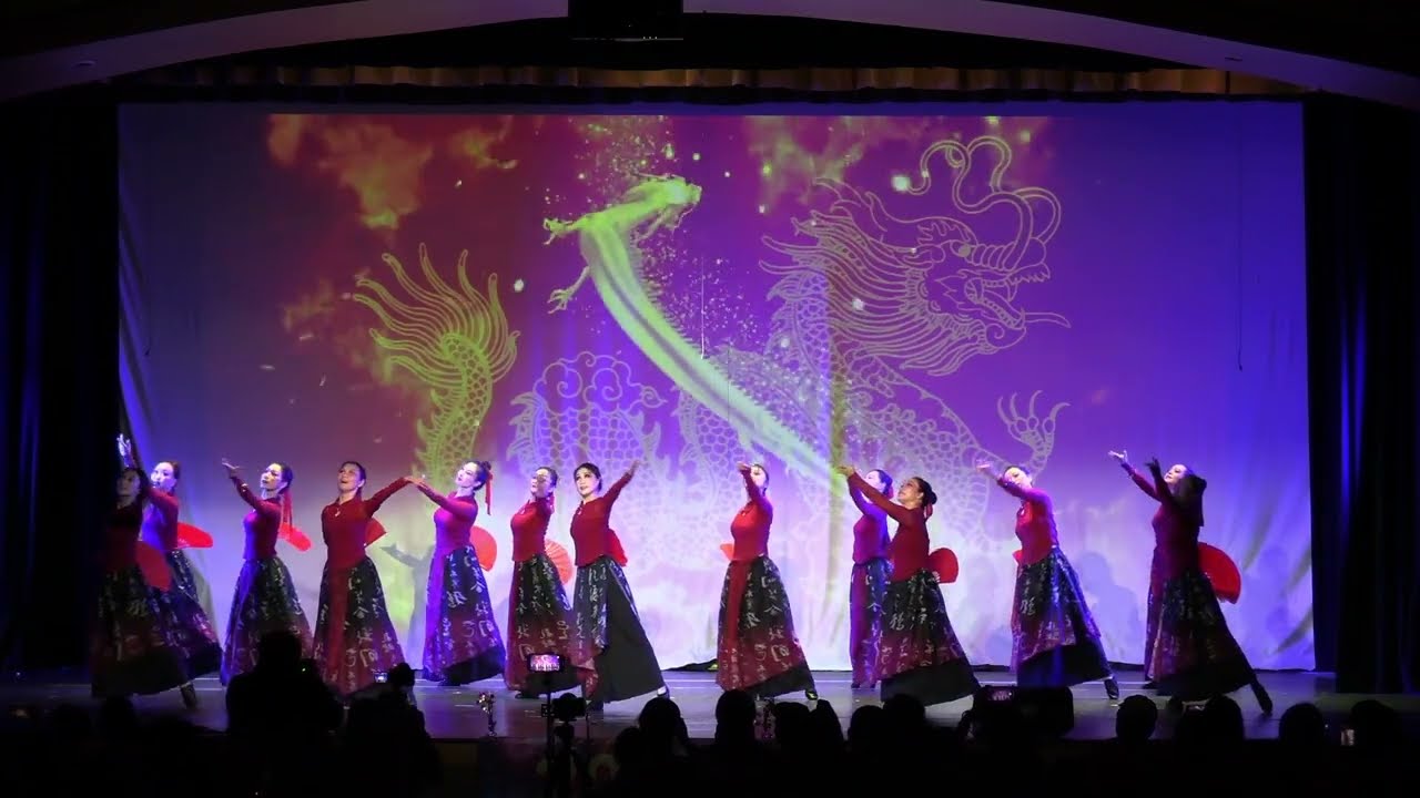 舞蹈: 象王行 (March of the Elephant King)