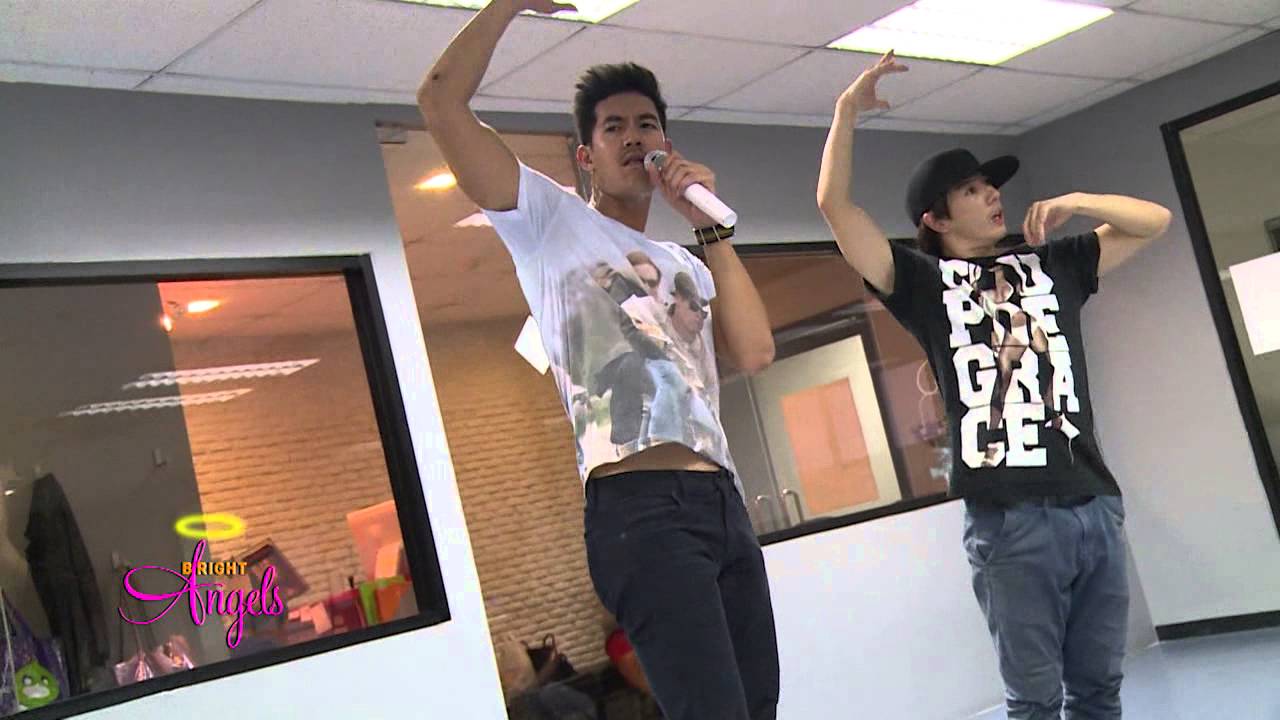 เบื้องหลัง 