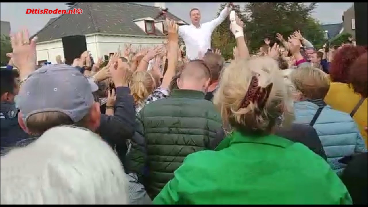 Zanger Jannes neemt heel even Rodermarkt over