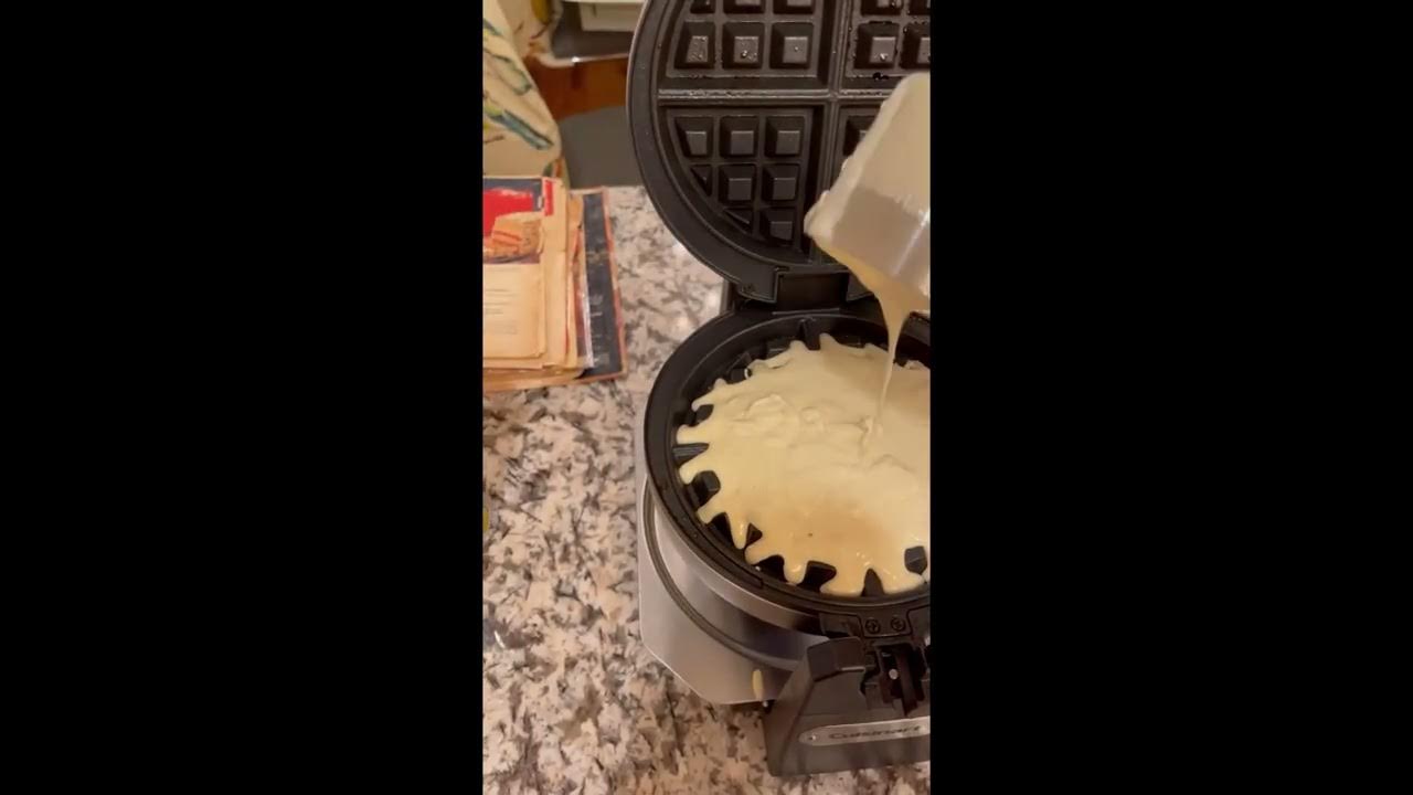 Quick Review Low Range vs Mid Range Waffle Makers (Flip vs Standard