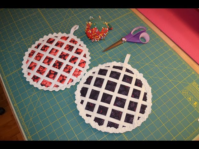 Cutest Lattice Pie Pot Holder Ever - STACEY LEE CREATIVE