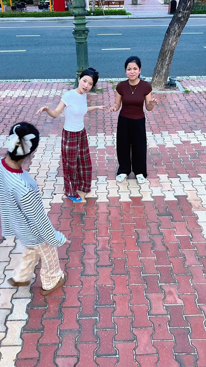 OMG 😮 What they saw was frozen! #funny #shorts  #ilovegadgets #eatingchallenge #skateboardvibes