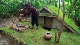 How Gild Build Litte Dugout Home Off Grid Alone, Girl Solo Living Off the Grid