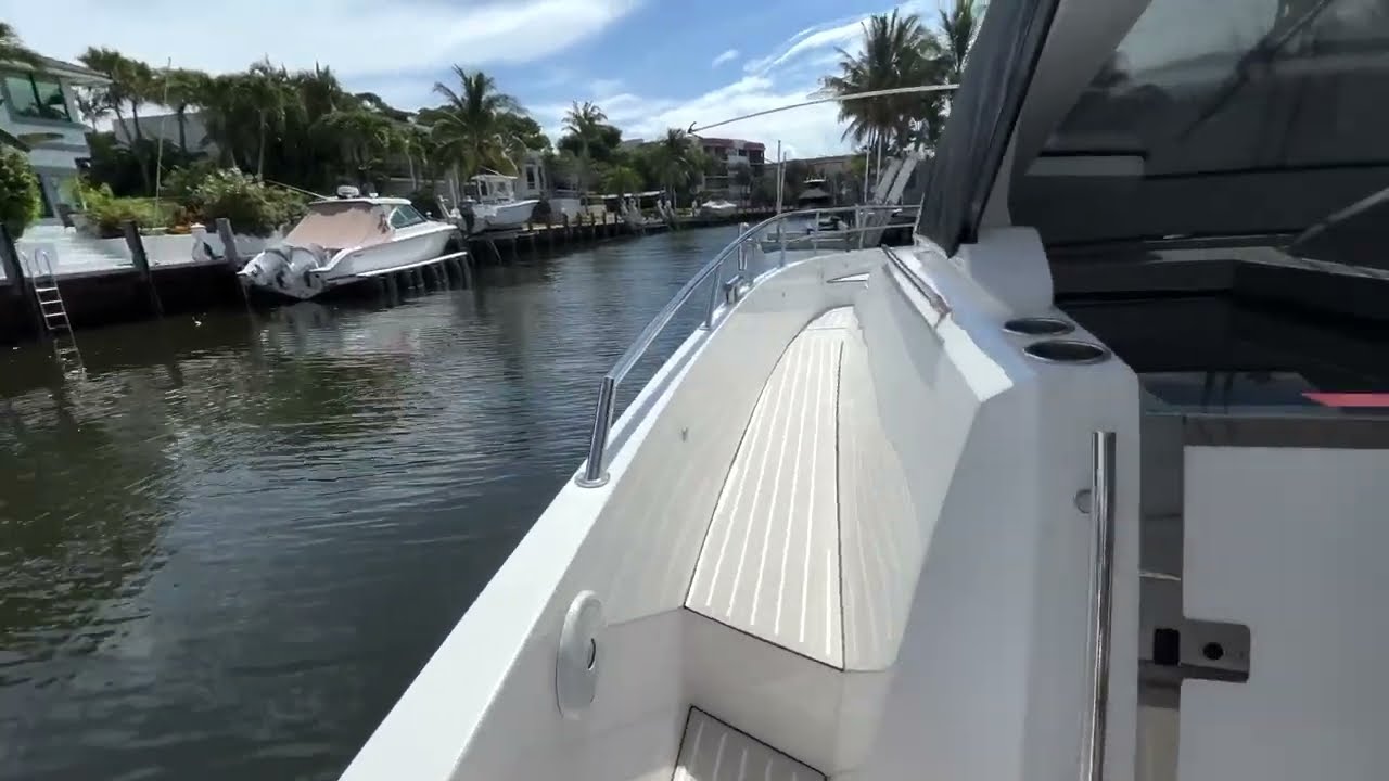 2020 Azimut 40’ Verve - For Sale with HMY Yachts