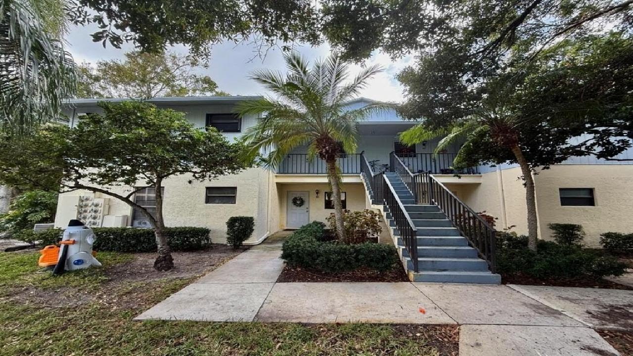 6549 SE Federal Highway, Stuart, FL Presented by The Slifkin Team.