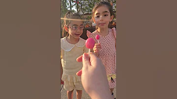 ما عم يشبعوا مصاصه خدتها منون وانزعجون 