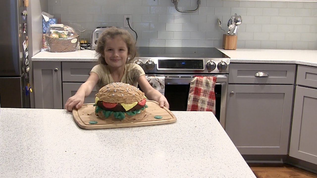 Hamburger Cake, Cooking with Hayley | elleoNyaH