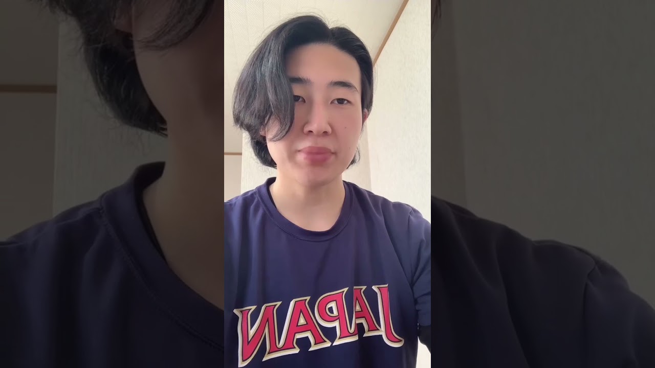 An anime phrase of "ONEPIECE" in Polish and Japanese