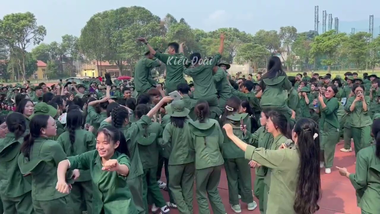 HÀNH KHÚC NGÀY VÀ ĐÊM - SINH VIÊN QUẨY NHẠC CÁCH MẠNG REMIX.