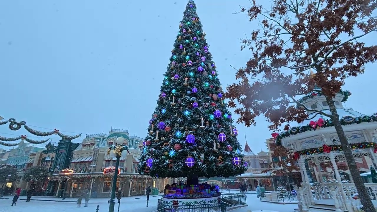 Disneyland Paris In The Snow. Walk Up Main Street.