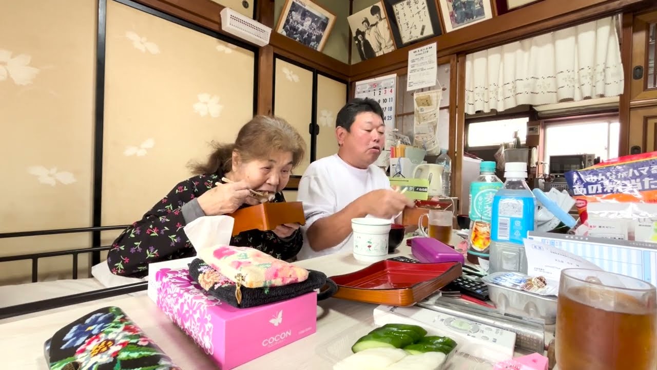 父ちゃんの命日に母ちゃんとお昼ごはん - YouTube
