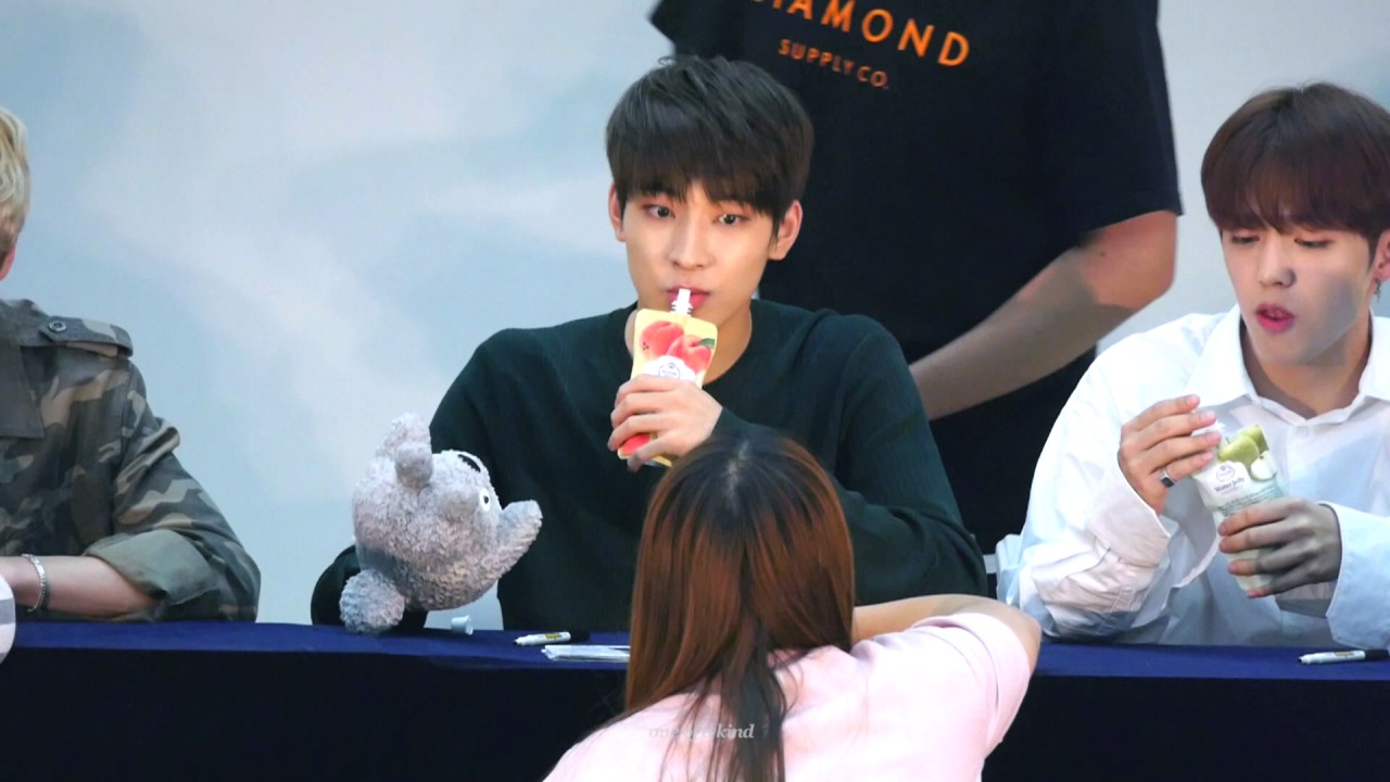 170611 세븐틴 팬싸인회 - 원우 젤리 냠냠