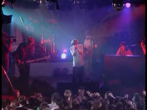 The Charlatans - Everything Changed (Live)