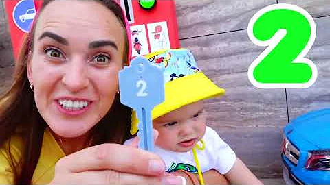 Vlad and Niki pretend play with Mommy | Funny stor...