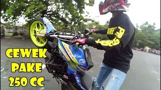 Mantap Ni Cewek Mainnya Motor 250Cc Bukan Barbie