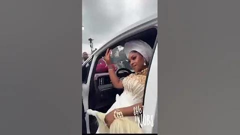 Davido gifts chioma a brand new SUV  #davido #chefchi #chivido #viral  #shorts #youtubeshorts