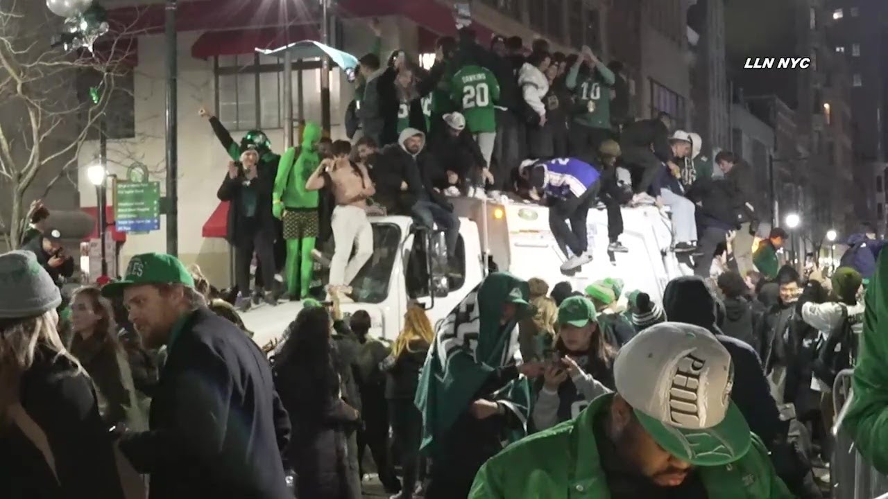 Philly Eagles Fans Celebrate Super Bowl Victory in Philly PA 2025 - YouTube