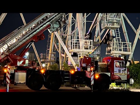 Людей спасали с колеса обозрения в Волгограде по пожарным лестницам