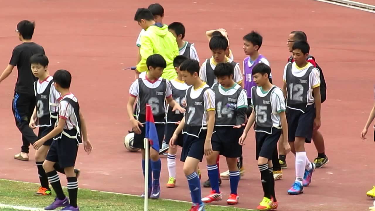 天循vs鄧兆棠(2013.3.16.元朗學界足球丙組)片段2之天循入塲 - YouTube