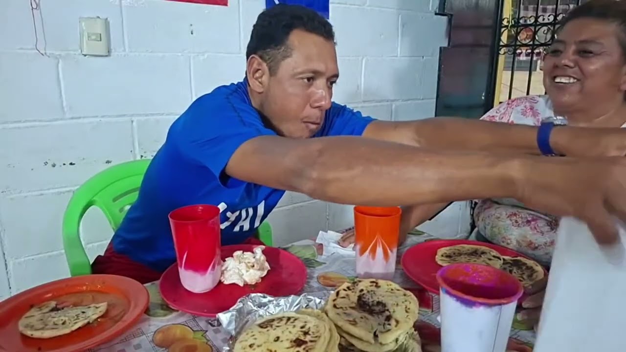 JOEL SE COMIO DIEZ PUPUSAS😱💣😎