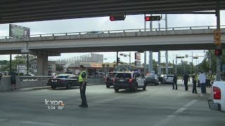 Police chase ends in crash on I-35, closes bridge and ramp