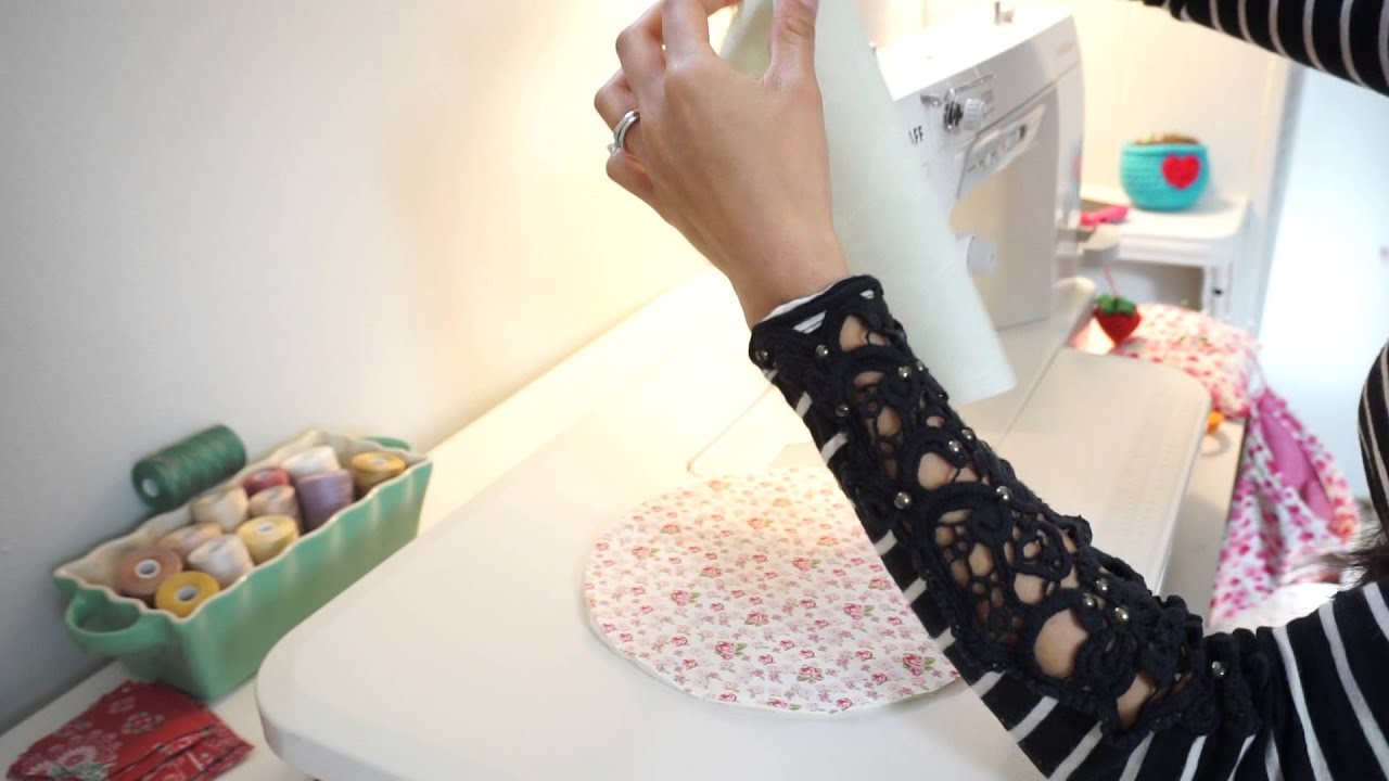 How To Sew The Circles For The Cathedral Window Quilt Youtube