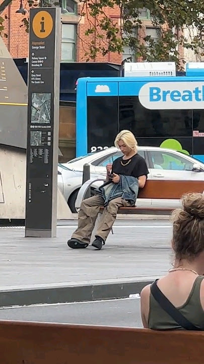 IS THAT FELIX WITHOUT ANY BODYGUARDS ⁉️😳 #felix #straykids #skz #felixskz #australia