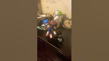 Sonic the streamer but action figure (original video from lythero)